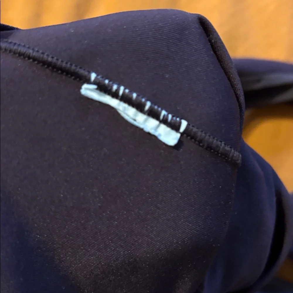 Uniqlo tank sports bra - Picture 3 of 5